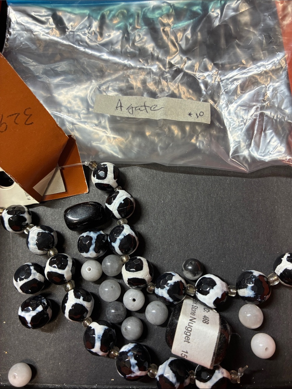 Lot of 2+ pounds of assorted black and grey gemstone beads - Picture 4 of 14